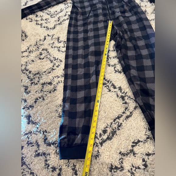 Men’s Ashford and Brooks Black and Gray Plaid Onesie Mink Fleece NWT Pajamas - Picture 4 of 7
